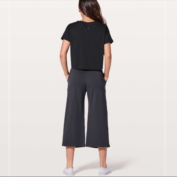 EUC - Lululemon - Can you feel the pleat pants - size 4 - dark charcoal color - Picture 5 of 9